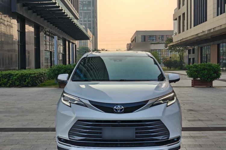 Used Toyota Sienna 2021 2.5L Hybrid Premium Edition
