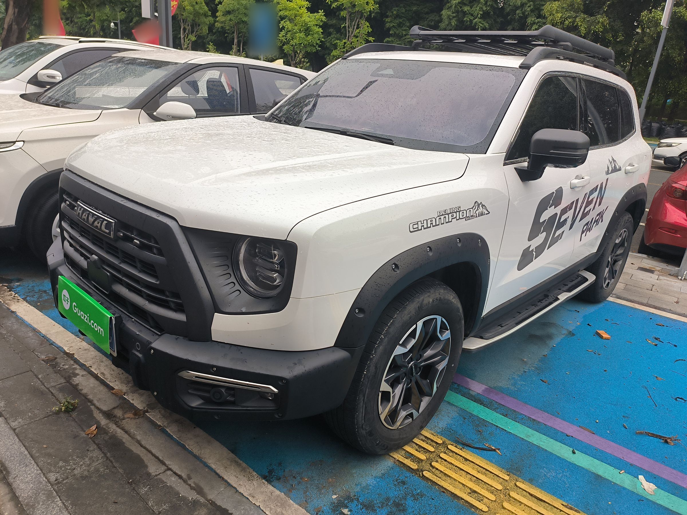 Под передней частью автомобиля