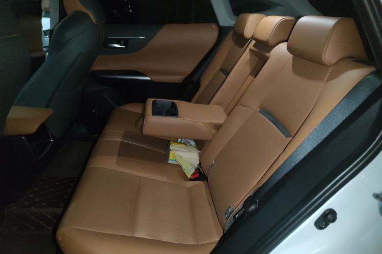 Used Toyota Venza 2022 Dual-Engine 2.5L CVT Two-Wheel Drive Prestige Edition Left Rear Seat