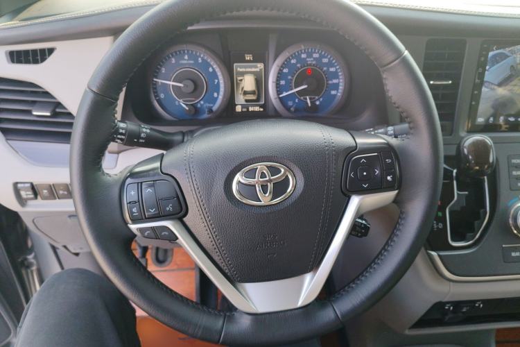 Used Toyota SIENNA 2019 3.5L Four-Wheel Drive XLE 7 Seats U.S. Specification