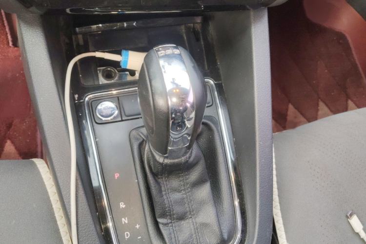 Used Volkswagen Sagitar 2018 280TSI DSG Comfort Model Gear Lever