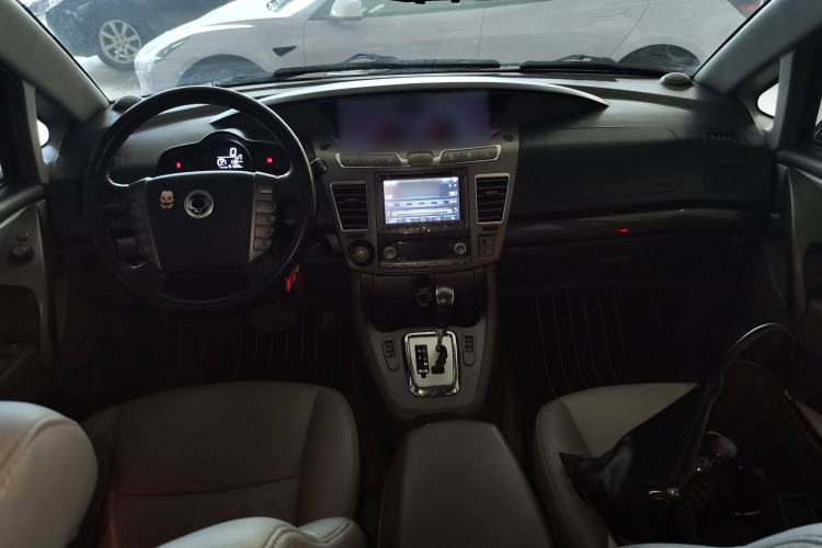 Used SsangYong Rodius 2014 2.0T Diesel Two-Wheel Drive Luxury Navigation Edition
