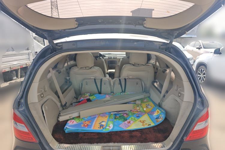 Used Mercedes-Benz R-Class 2010 R 350 L 4MATIC Trunk