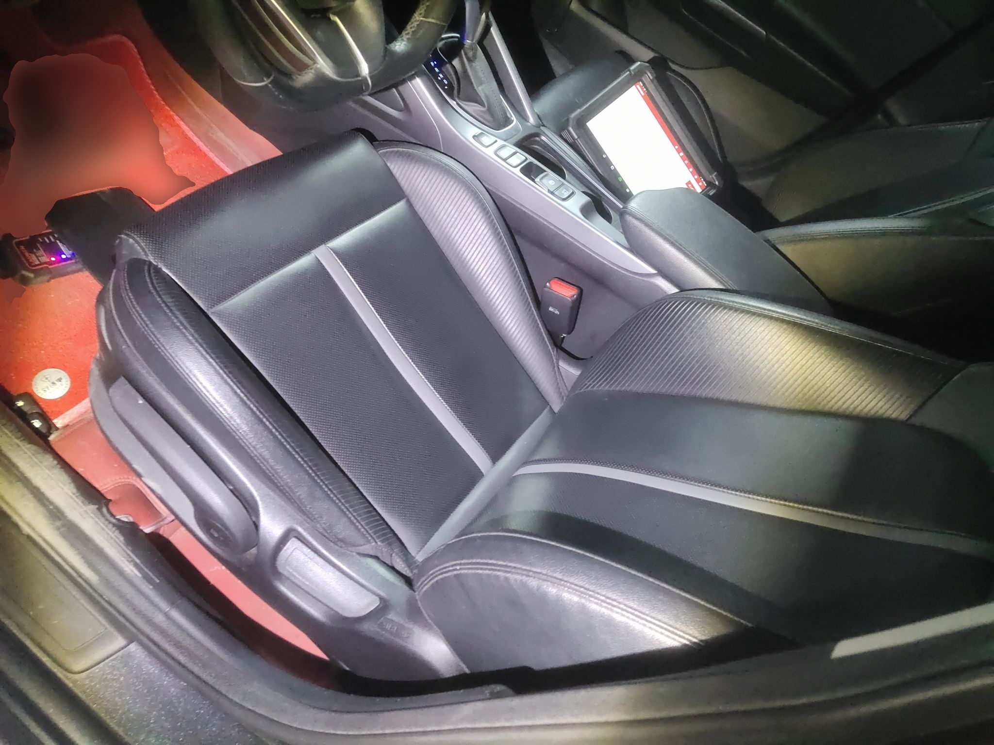 Переднее сиденье в автомобиле