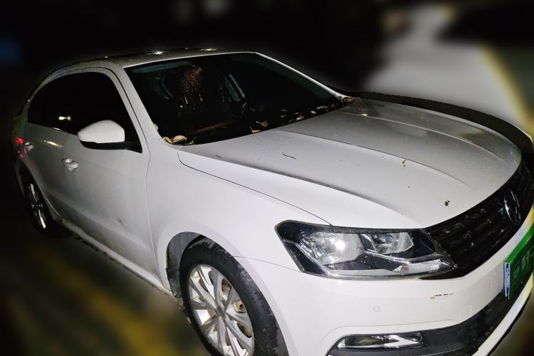 Used Volkswagen Lavida 2015 1.6L Automatic Comfort Edition Front Right 45 Deg