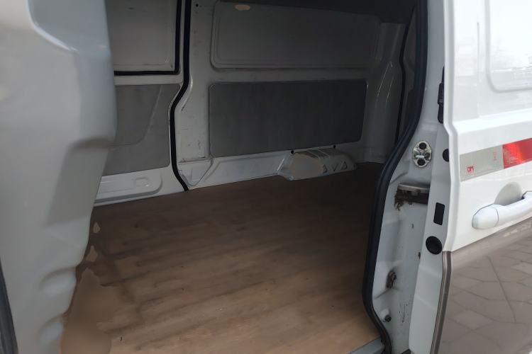 Used Jinbei New Hiace S 2023 1.5L Wealth Edition Van 2/5-Seater Air-Conditioned Model SWC15M Left Rear Seat