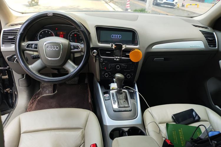 Used Audi Q5 2012 2.0TFSI Technology Model Center Console