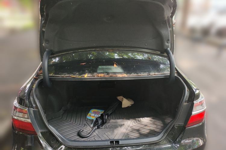 Used Toyota Camry 2015 2.0G Premier Edition Trunk