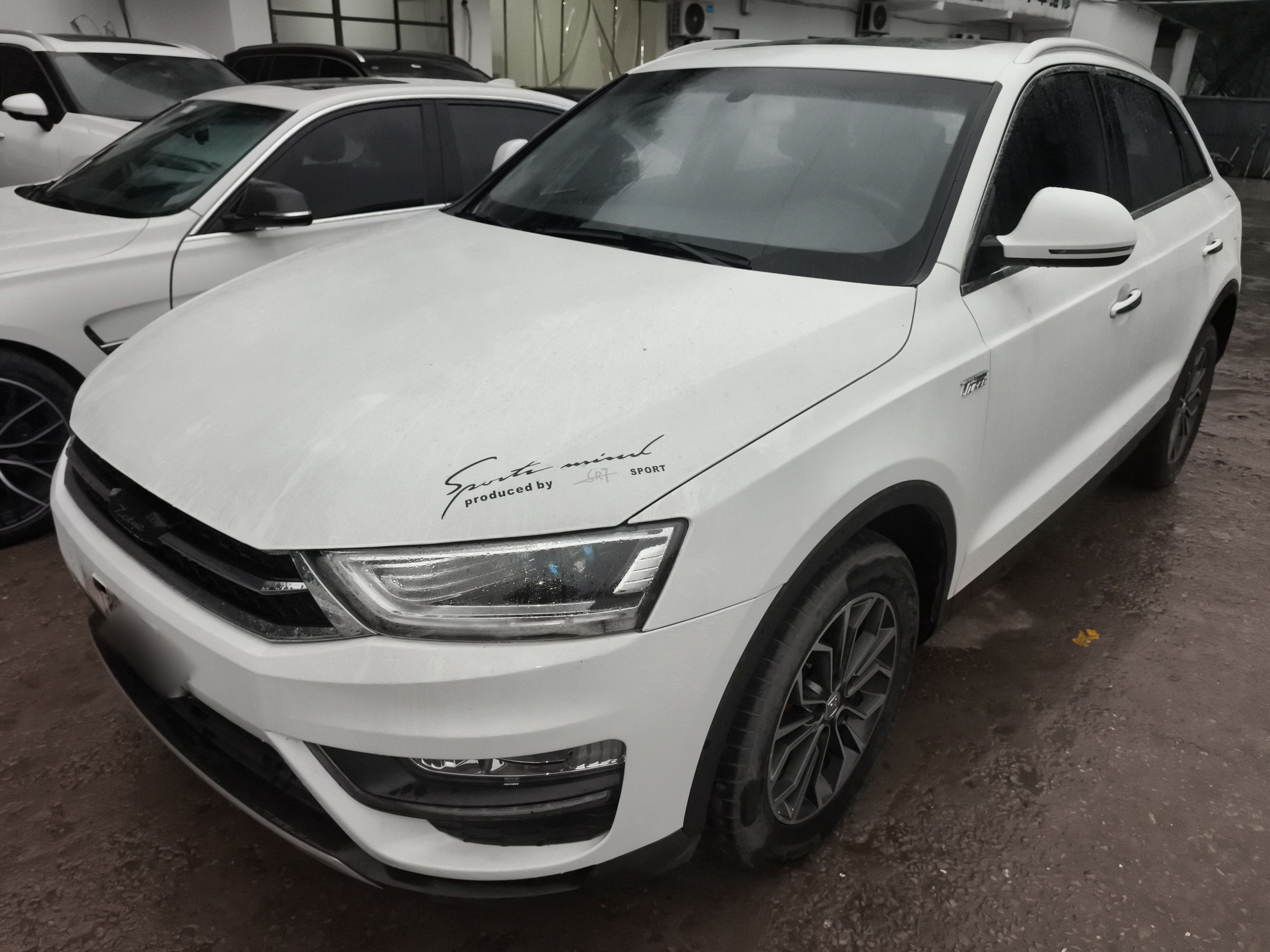 Под передней частью автомобиля