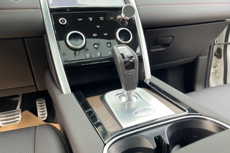 Used Land Rover Discovery Sport 2022 249 PS R-Dynamic S Performance Edition 5 Seats Interior 4