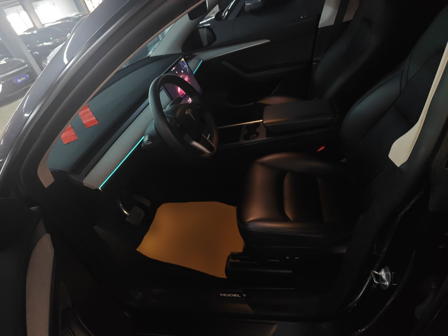 المقاعد الأمامية داخل السيارة