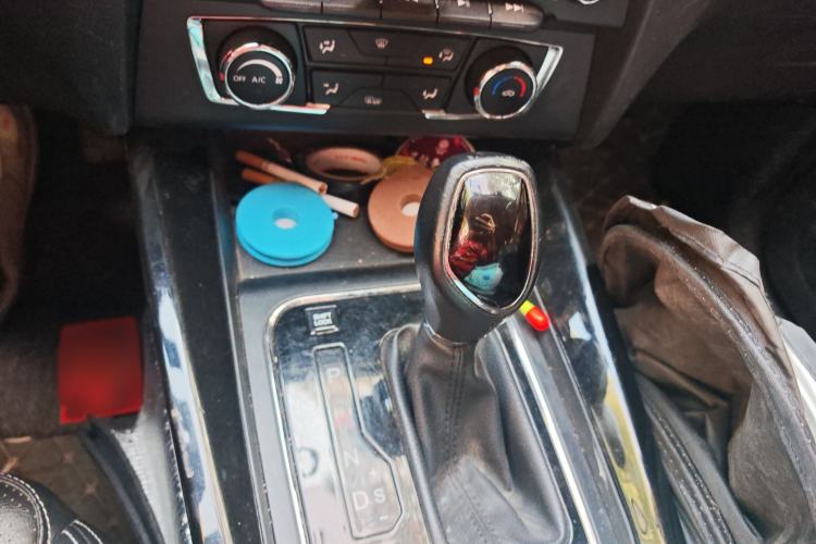 Used Dongfeng Fengon S560 2018 1.8L CVT Elite Model 7 Seats Gear Lever