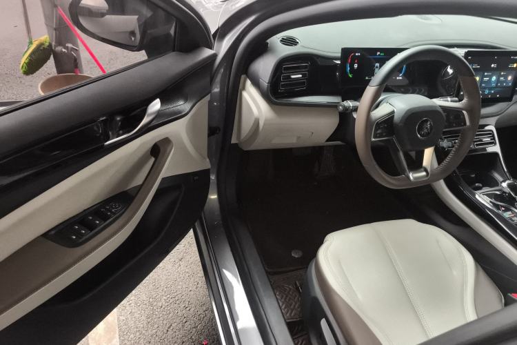 Used BYD Qin PLUS 2024 HONOR Edition DM-i 55KM Leading Model
