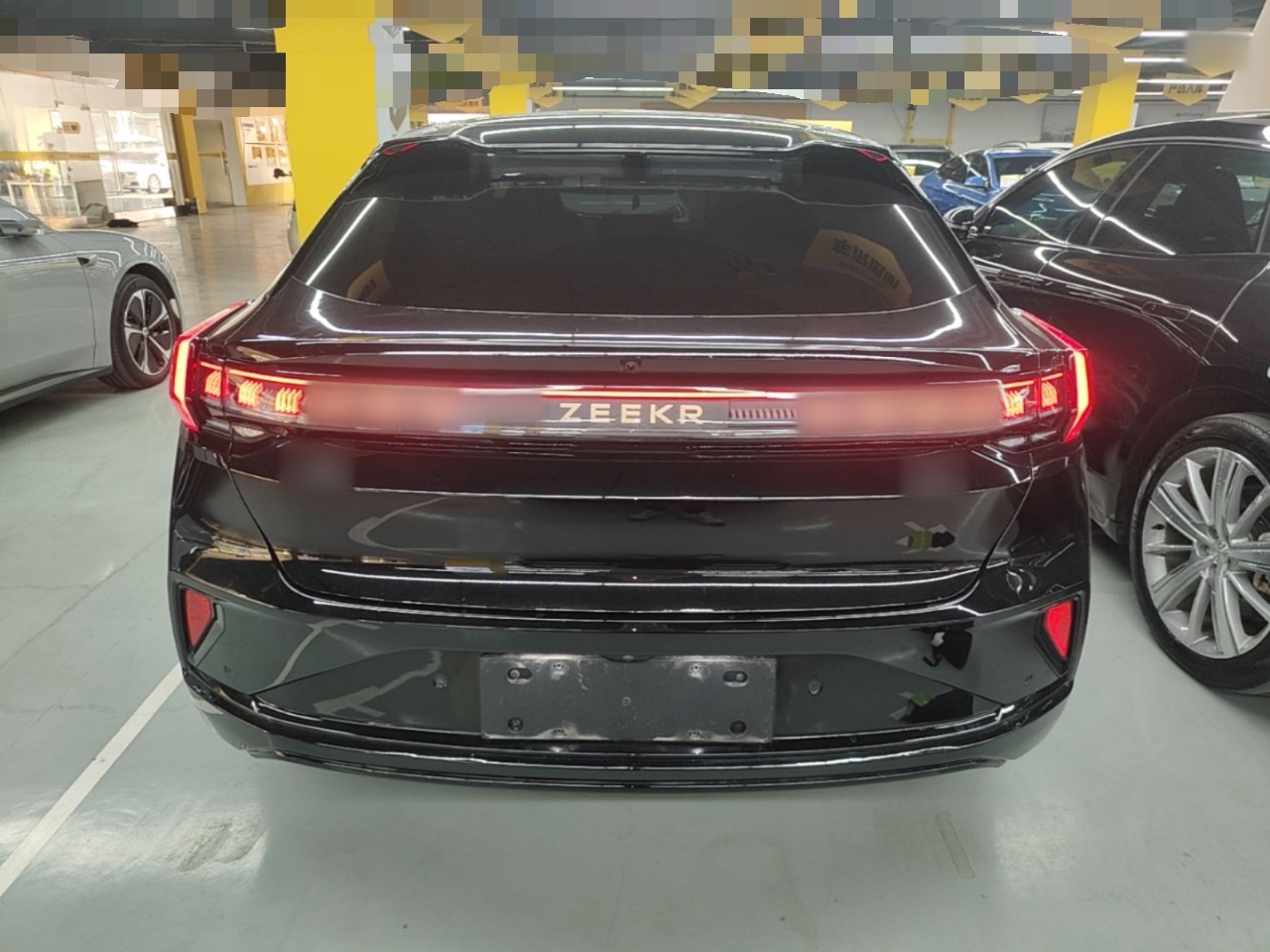 Zeekr 001 2025 YOU Edition 100 kWh All-Wheel Drive — снимка 5
