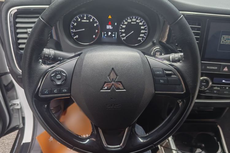 Used Mitsubishi Outlander 2020 2.0L Two-Wheel Drive Enjoyment Version 5 Seats Steering Wheel