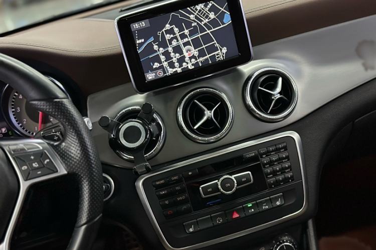 Used Mercedes-Benz CLA 2014 CLA 260 4MATIC Interior 4