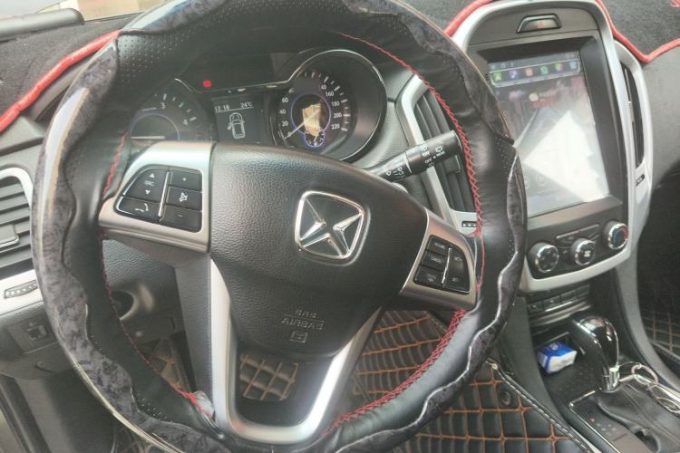 Used JMC Yusheng S350 2013 2.4T Automatic 2WD Diesel Luxury Edition 5 Seats Steering Wheel