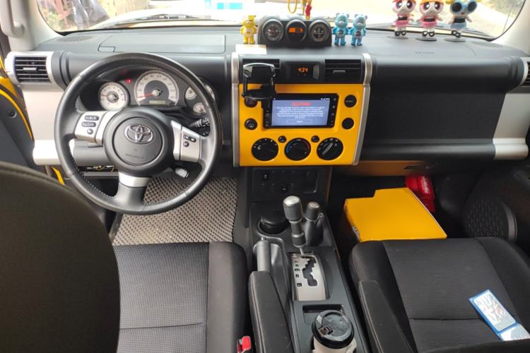 Used Toyota FJ Cruiser 2018 4.0 Automatic Middle East Center Console