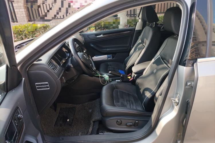 Used Volkswagen Sagitar 2017 230TSI Automatic Luxury Edition
