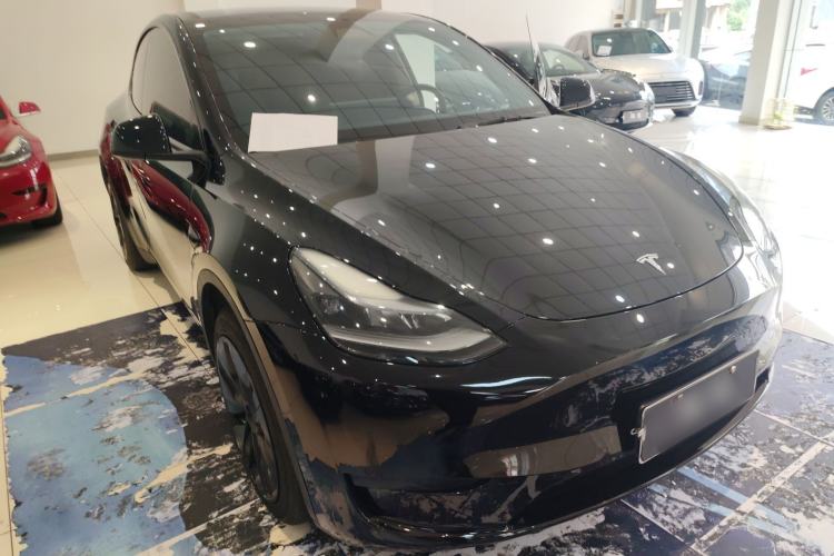 Used Tesla Model Y 2023 Rear-Wheel-Drive Version Front Right 45 Deg