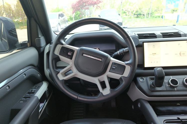 Used Land Rover Defender 2023 Facelift 110 3.0T P400 X-DYNAMIC HSE Steering Wheel