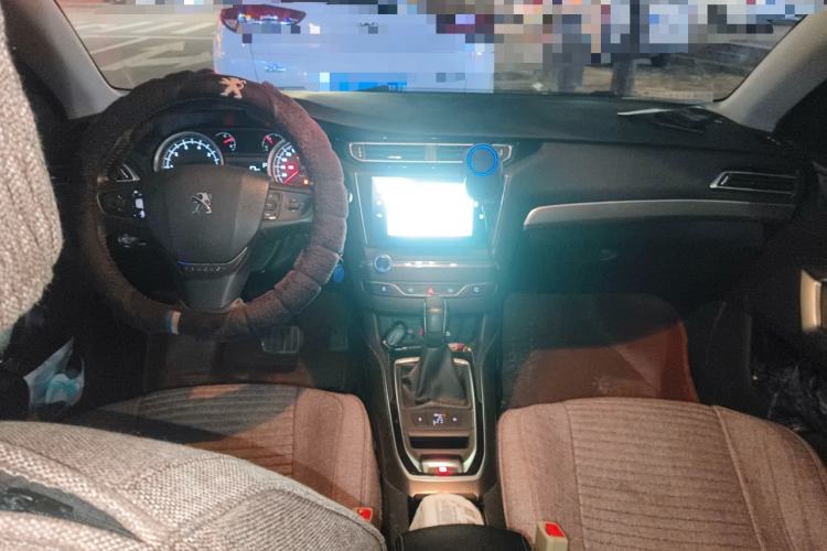 Used Peugeot 408 2015 1.2T Automatic Luxury Edition Center Console