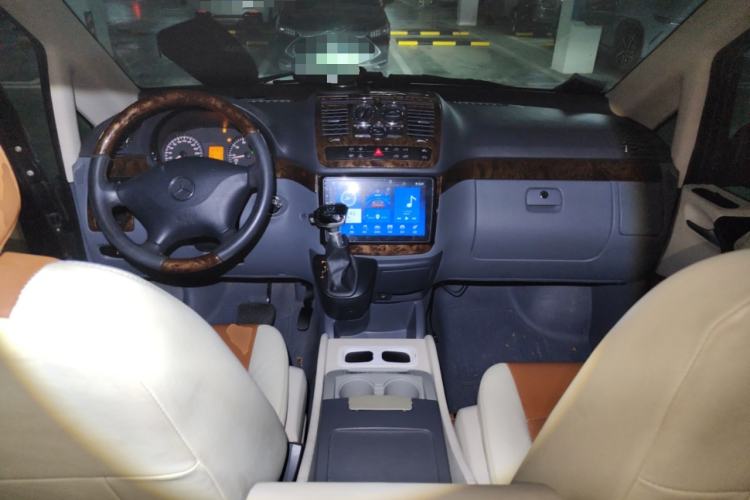 Used Mercedes-Benz Vito 2013 3.0L Elite Edition Center Console