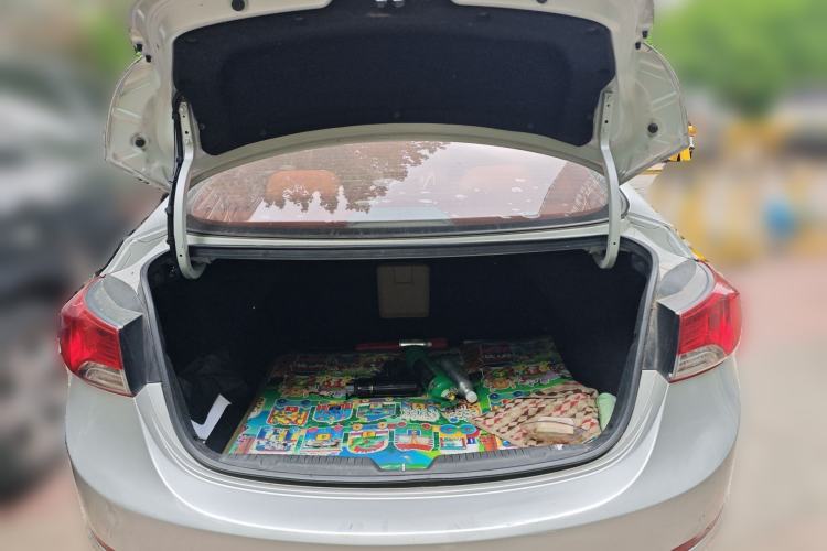 Used Hyundai Elantra (5th Generation / Langdong) 2012 1.6L Automatic Prestige Model
