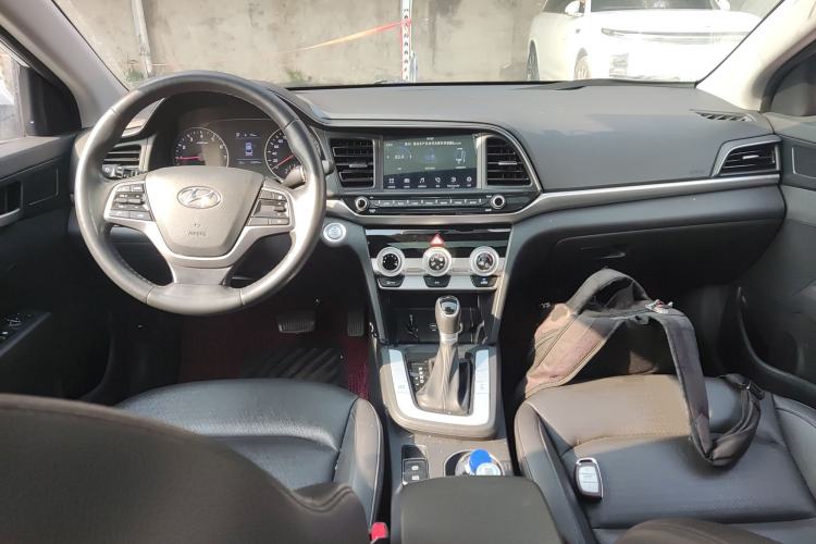 Used Hyundai Elantra (6th Generation / Lingdong) 2020 1.5L CVT Smart & Stylish – Elite Version Center Console