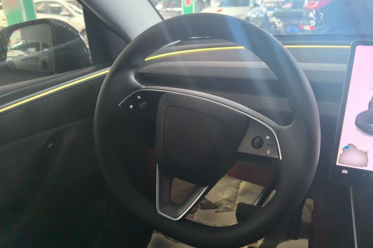 Used Tesla Model Y 2025 Rear-Wheel-Drive Version Steering Wheel