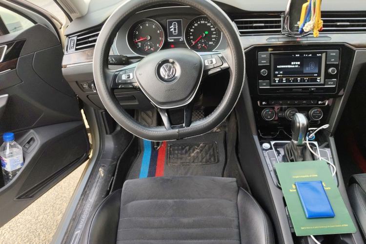 Used Volkswagen Magotan 2017 330TSI DSG Luxury Model Steering Wheel