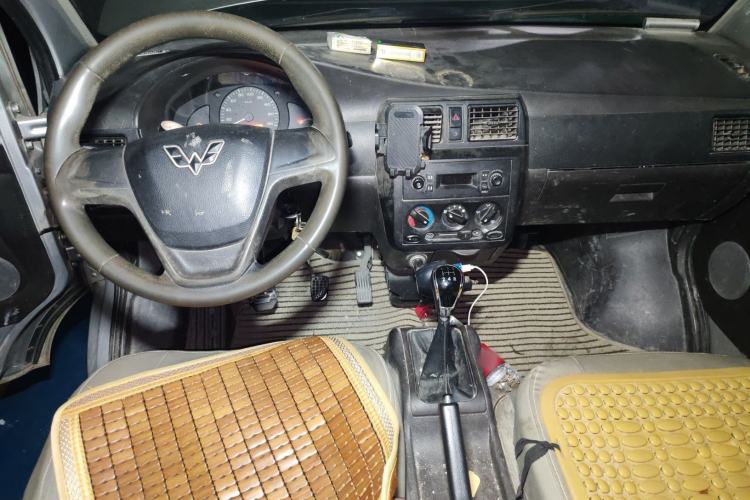 Used Wuling Rongguang 2017 1.5L Extended Basic Version Center Console