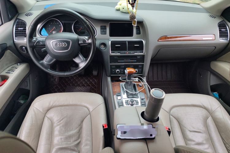 Used Audi Q7 2013 35 TFSI Comfort Model Center Console