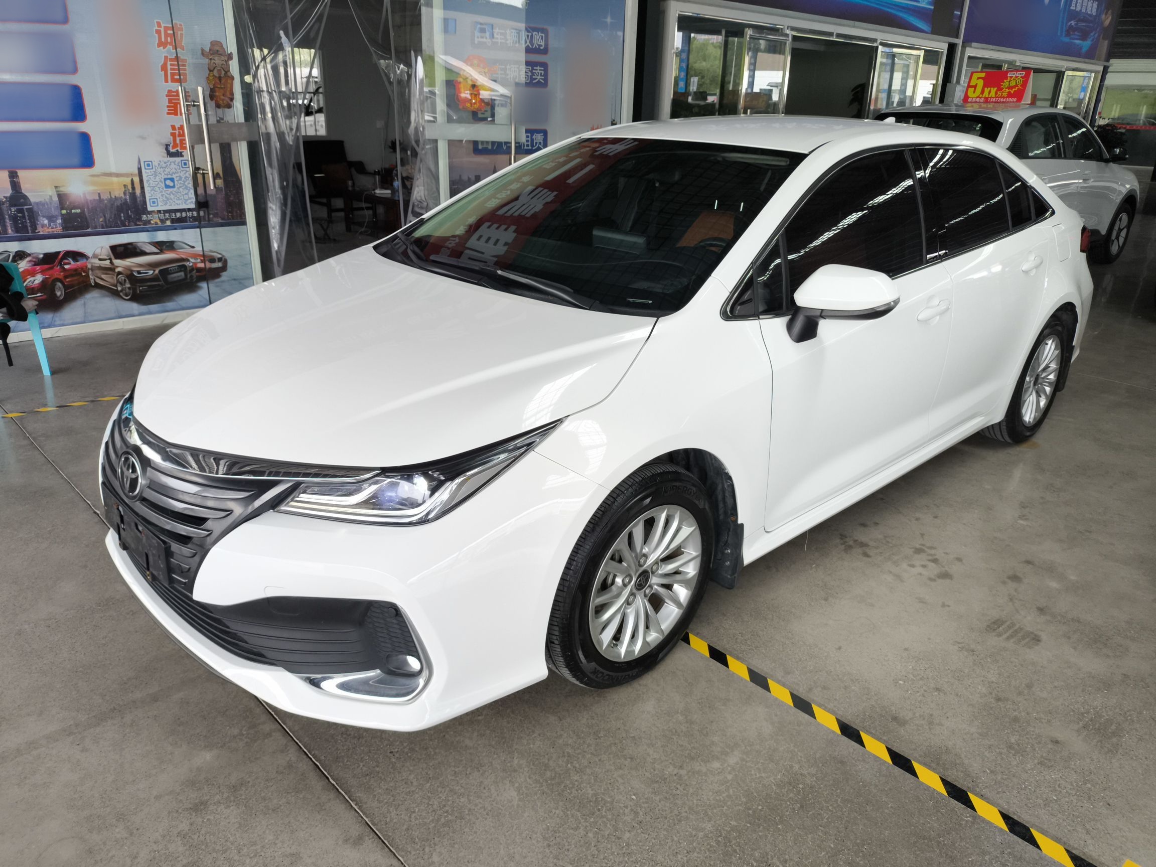 تحت مقدمة السيارة