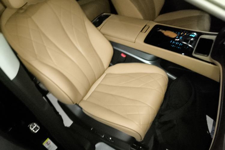 Used Denza D9 2024 DM-i 980 Four-Wheel Drive Prestige Model
