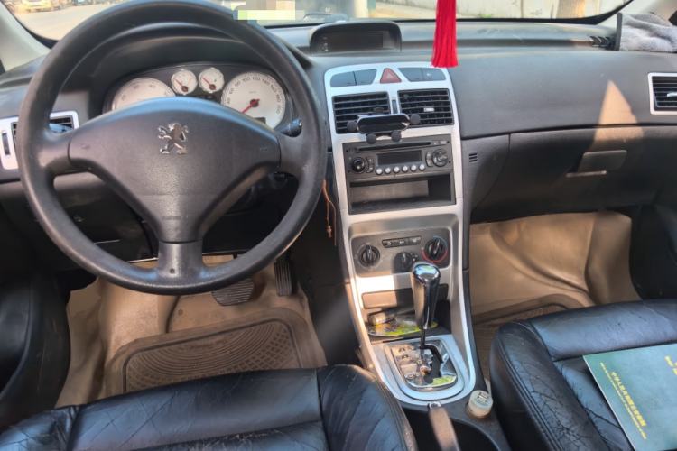 Used Peugeot 307 2010 Hatchback 1.6L Automatic Comfort Edition Center Console