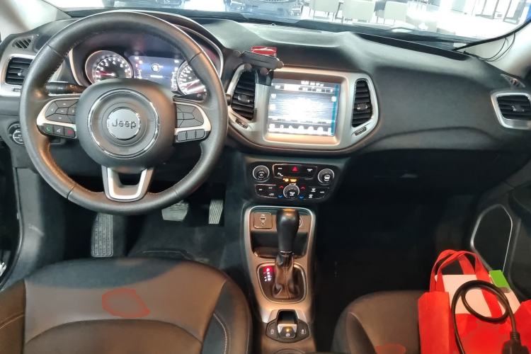 Used Jeep Compass 2017 200T Automatic Family Edition Center Console