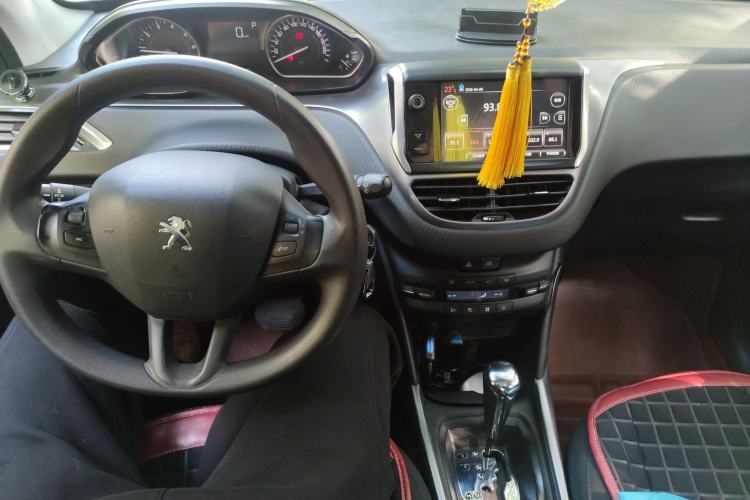 Used Peugeot 2008 2014 1.6L Automatic Fashion Edition Center Console