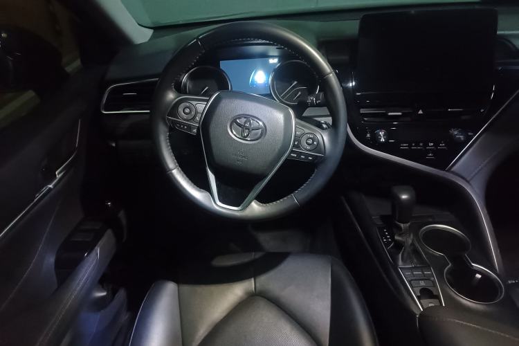 Used Toyota Camry 2021 2.0G Luxury Edition
