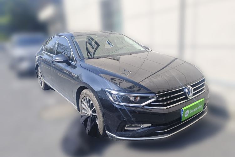 Used Volkswagen Magotan 2020 330TSI DSG Luxury Edition Front Right 45 Deg