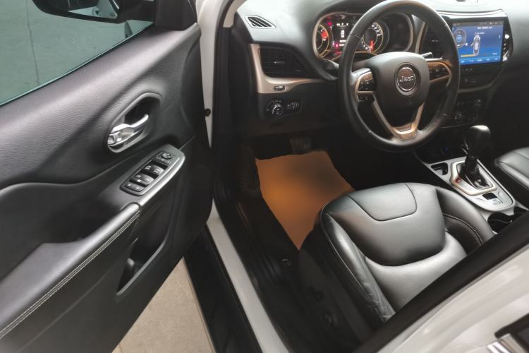 Used Jeep Cherokee 2016 2.4L Leading Edition
