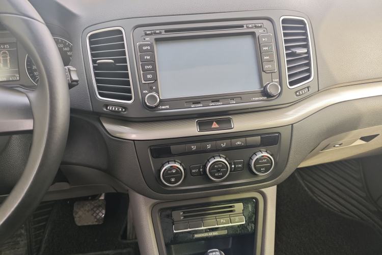 Used Volkswagen Sharan 2013 1.8TSI Standard Model
