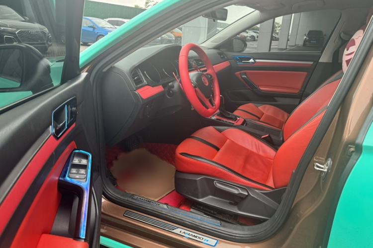 Used Volkswagen Lamando 2017 230TSI DSG Fashion Edition
