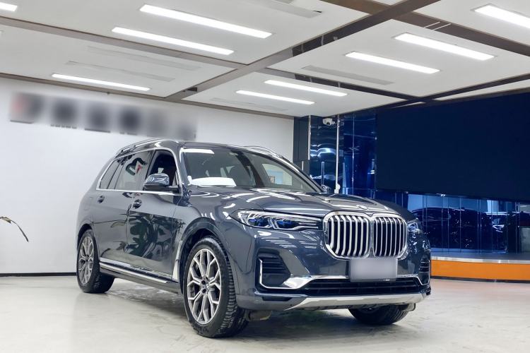 Used BMW X7 2021 xDrive40i Luxury Package with Premium Features

