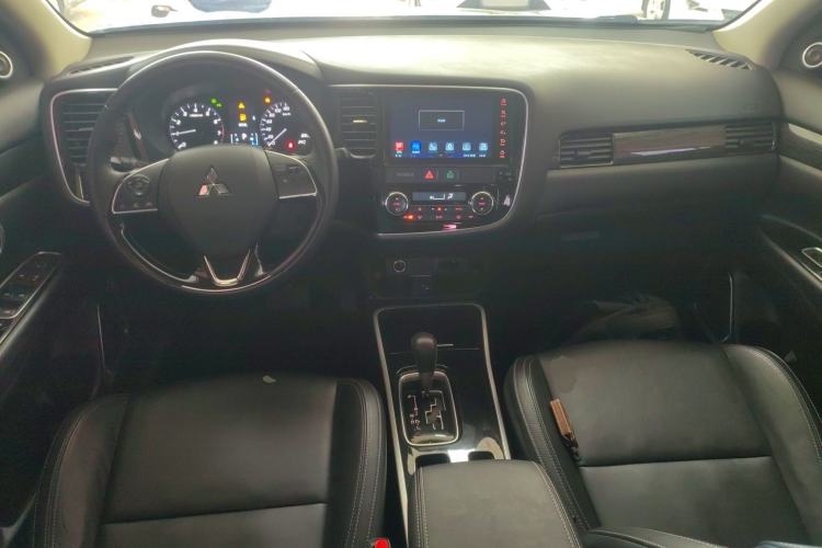 Used Mitsubishi Outlander 2019 2.0L Two-Wheel Drive Comfort Edition 5 Seats China VI Standard