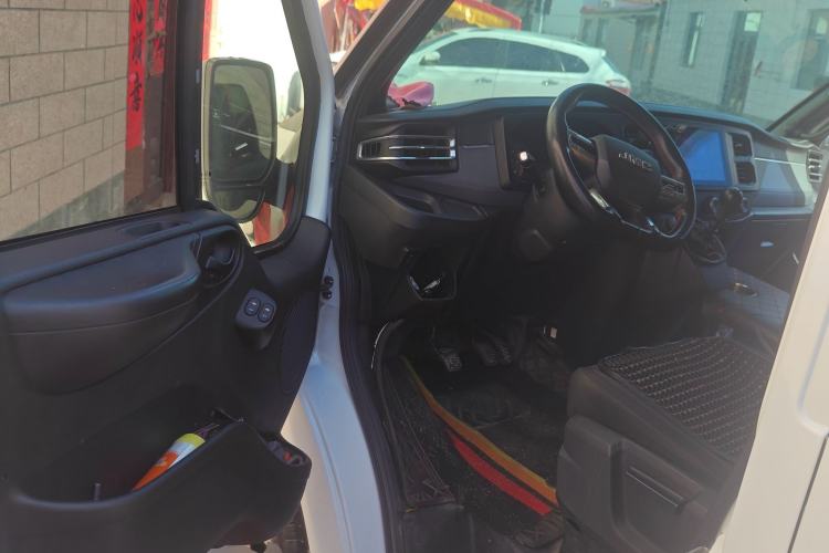 Used JMC Fushun 2022 2.0T Manual Van Long Wheelbase High Roof 3-Seater

