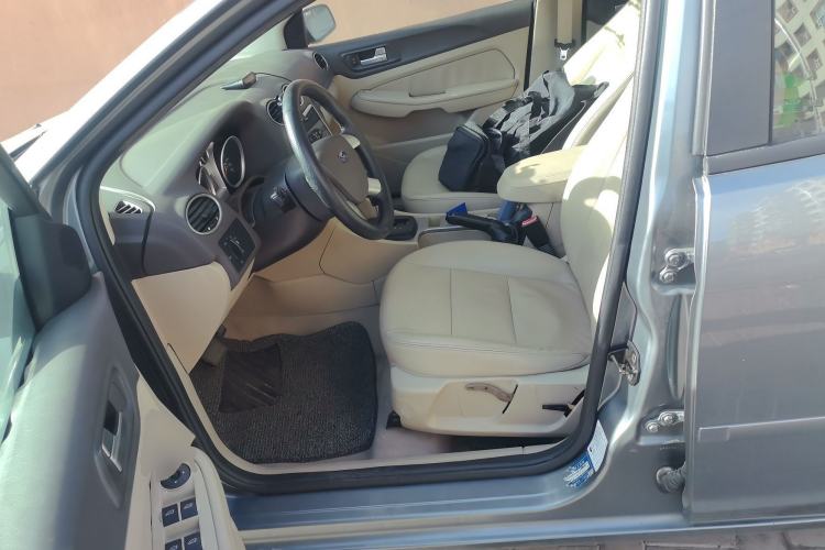 Used Ford Focus 2011 Sedan 1.8L Automatic Fashion Edition
