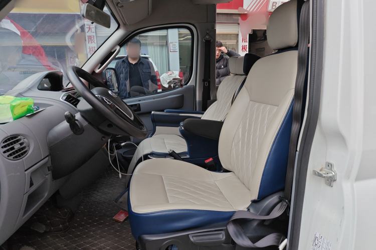 Used SAIC MAXUS Xintu V80 2019 2.5T Classic Version 6-Speed Manual – Aoyuntong Modified Long Wheelbase Mid-Height 7-Seater