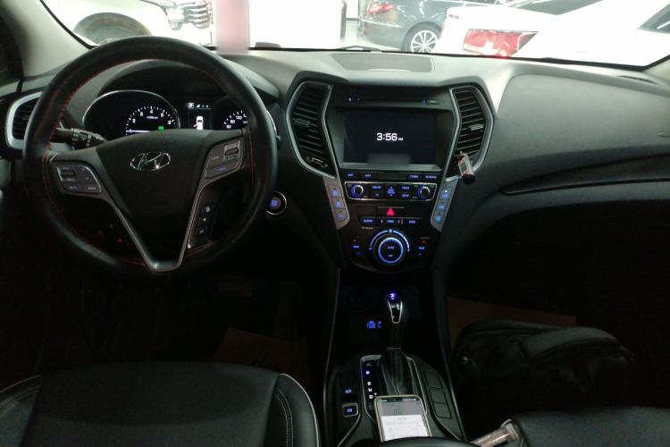 Used Hyundai Santa Fe 2017 2.0T Automatic All-Wheel Drive Smart 7-Seater Center Console