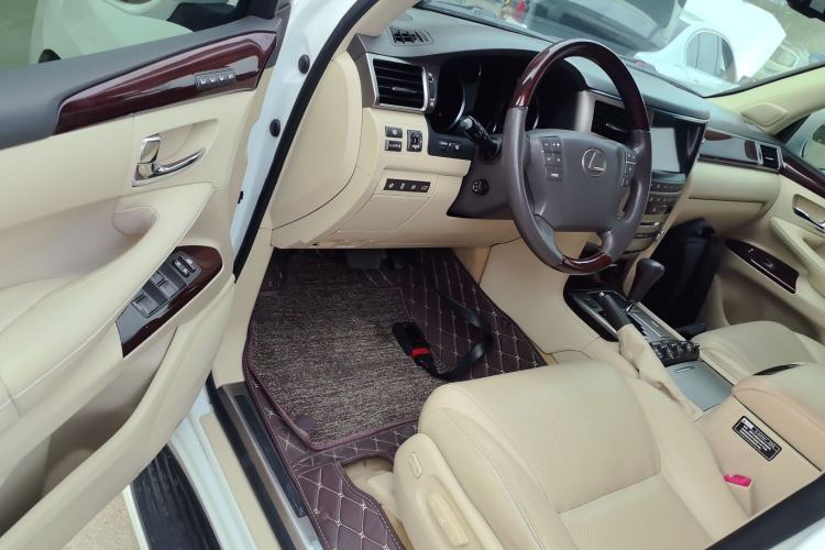 Used Lexus LX 2013 570